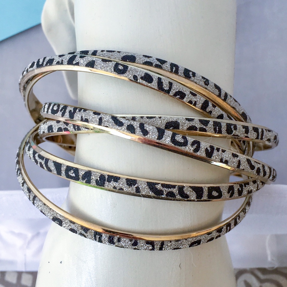 6 Bangle Bracelets Connected Cheetah Pattern